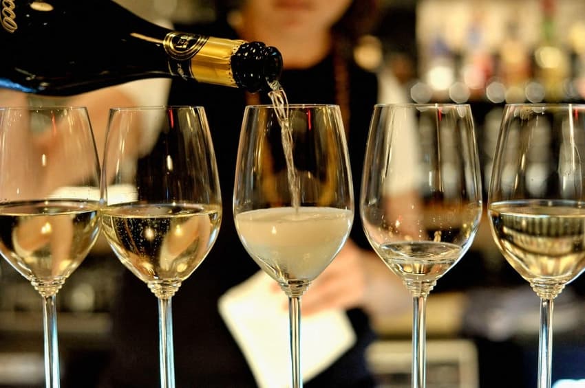 Italy's winemakers warn British drinkers against 'Prosecco' on tap