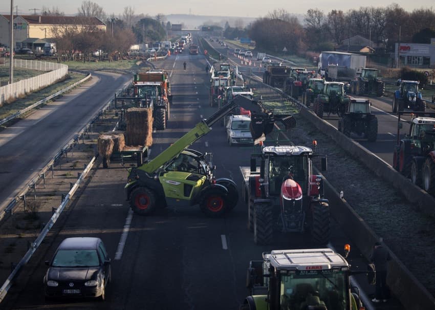 French farmers to continue roadblocks 'as long as necessary'