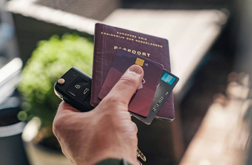 Do foreigners in Norway have to carry around ID?