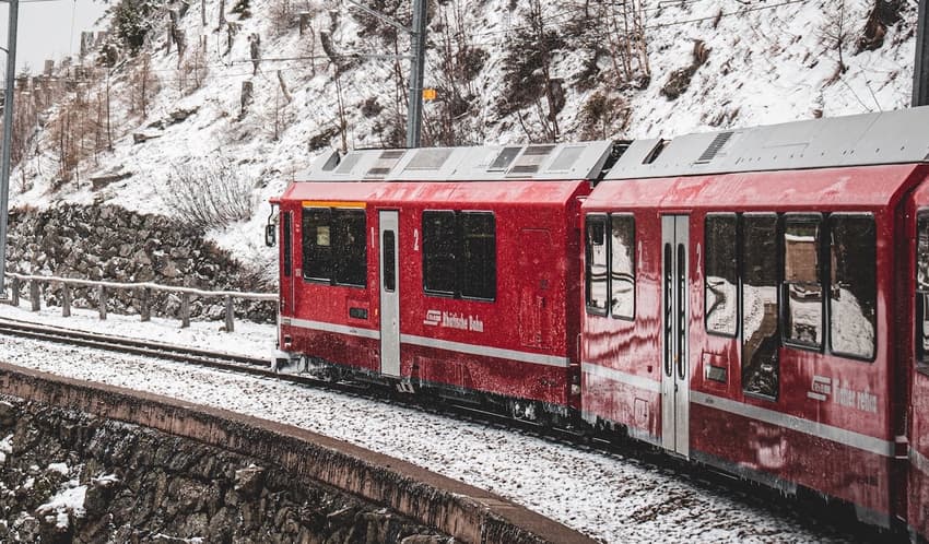 Which ski resorts in Switzerland can you reach by train?