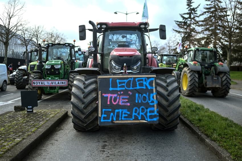 French blockades continue despite farming unions' call for halt