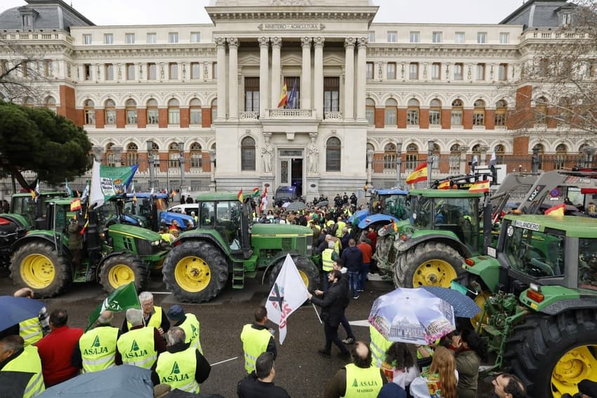 Tractors gather in central Madrid in farmers' protest