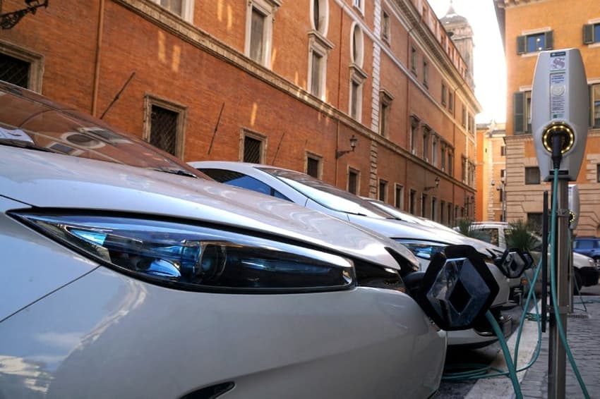 Italy announces billion-euro fund for electric car bonus