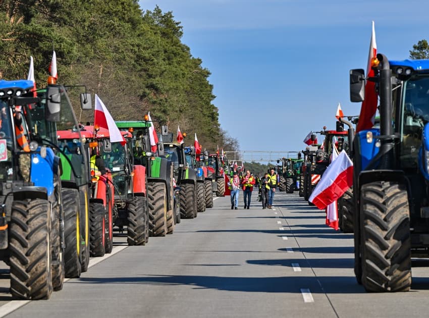 Polish farmers keep German border crossing blocked