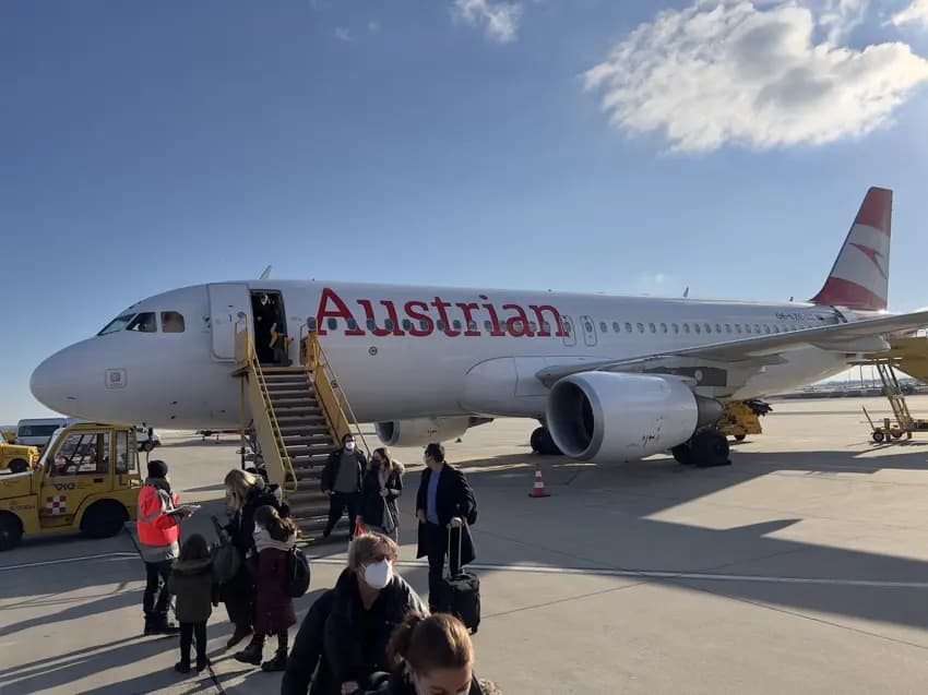 Austrian Airlines staff to hold crunch meeting ahead of possible strike