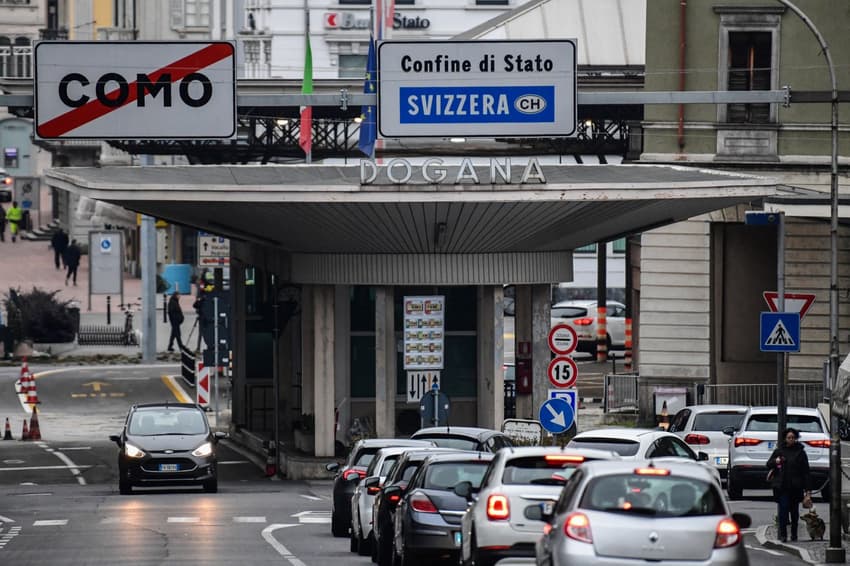 How are Switzerland's electronic motorway 'vignettes' checked?