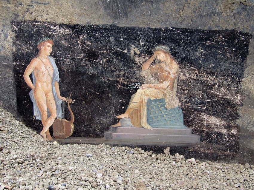 'Treasure chest': New banquet hall frescoes unearthed in Pompeii excavation