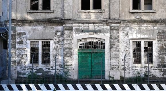 Why there are so many derelict houses in Italy - and no-one seems to care