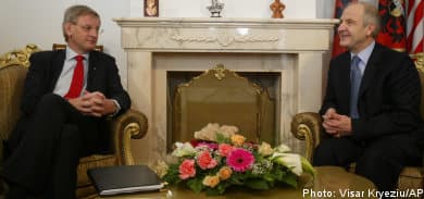 Bildt to break ice with Kosovo visit