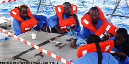 Swedish navy hands suspected pirates to Kenya