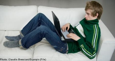 Nearly all young Swedes surf the web daily: study