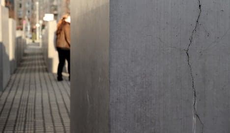 Cracks still plaguing Holocaust memorial