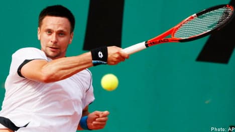 Söderling strides into French Open last 16