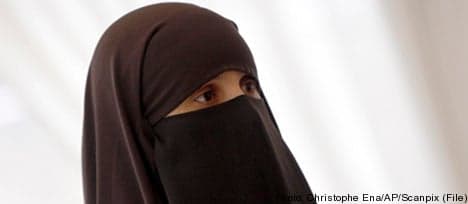Let teachers ban face veils - Liberals