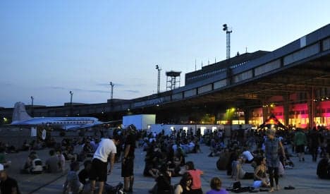 Berlin Festival pulls plug after crowd build-up