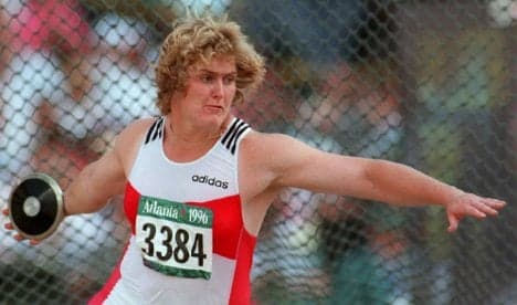 Olympic discus gold medal winner loses leg to infection