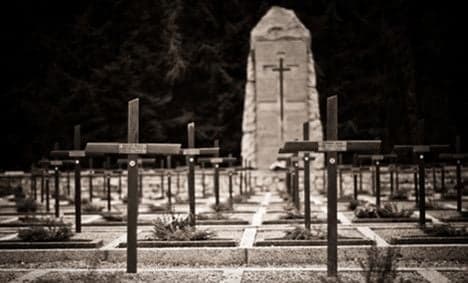 11 November adopted as remembrance day for all war dead