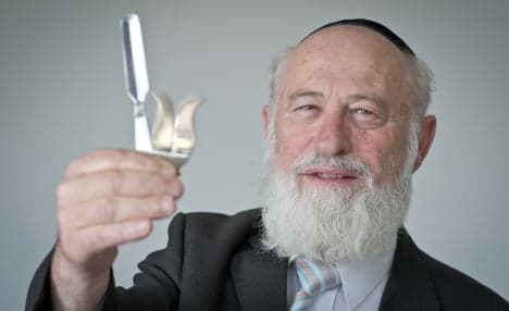 First report against rabbi for circumcision