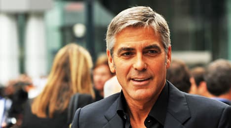 Clooney helps raise cash for Obama in Geneva