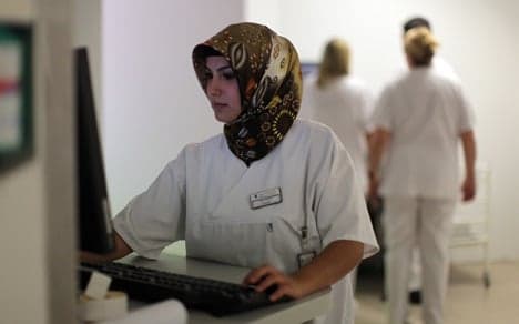 Court: Woman can wear headscarf at work