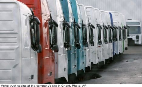 Renault sheds shares in Sweden's Volvo Trucks