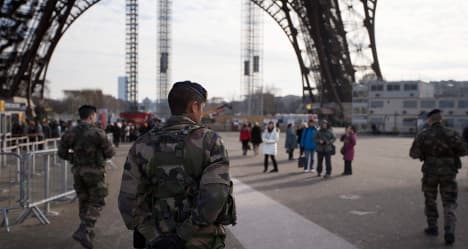 France beefs up patrols after Boston blasts