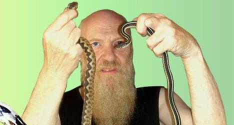 'Snake charmer' dies during viper demo