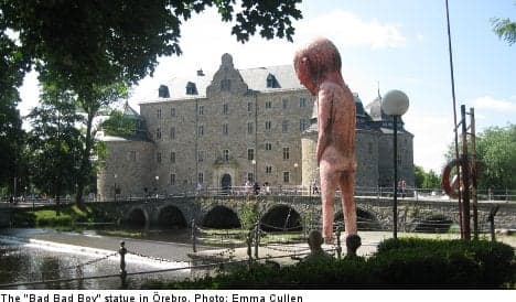 Naked peeing giant statue divides locals