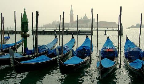 Venice gondola accident kills German tourist
