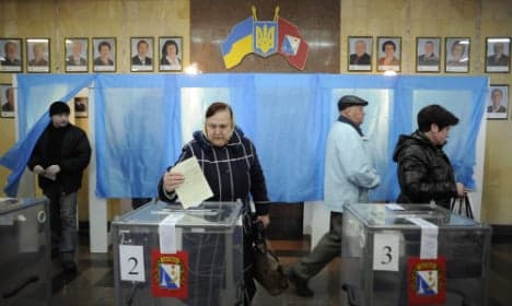 Bildt: Crimea referendum illegal 'whatever result'