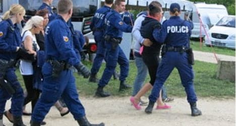Police remove caravan-dwellers from Bern field
