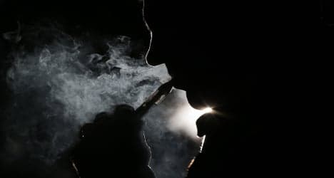 Bill targets e-cigarettes, tobacco pack branding