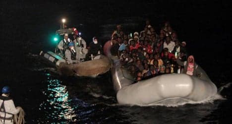Ten migrants die after rubber dinghy sinks