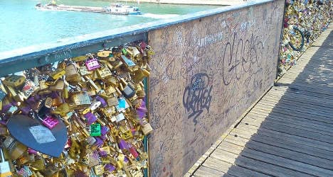 Paris: 'Love locks' cause bridge railing to collapse