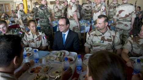 Hollande wraps up west Africa tour