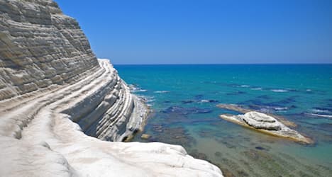 €500 fine for tourists who steal Sicily rock