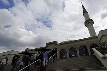 Wanted jihadist calls Vienna mosque 'pro Isis'