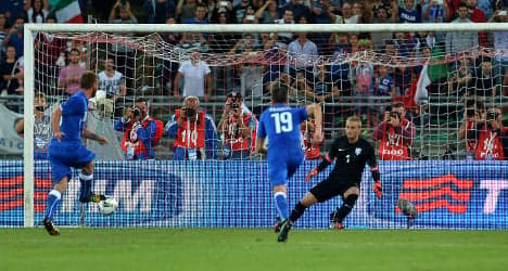 Conte's new-look Italy see off ten-man Dutch