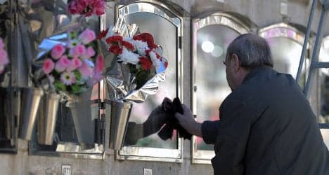 Spanish cemetery launches online funerals