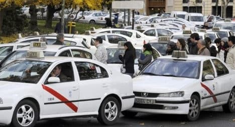 Madrid taxi drivers strike to protest Uber app