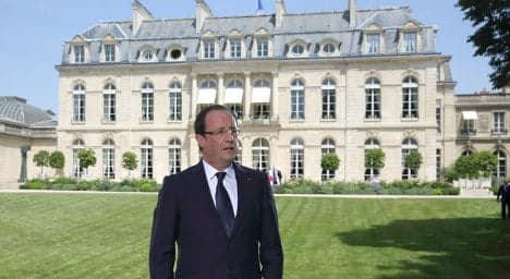 Hollande to retire on '€15k a month' pension