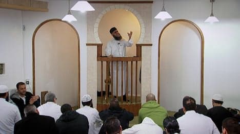 Controversial Danish mosque praised by cops
