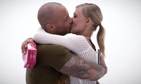 Valentine experiment gets Danes to show love