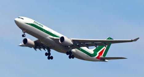 Alitalia brings in two-person cockpit rule
