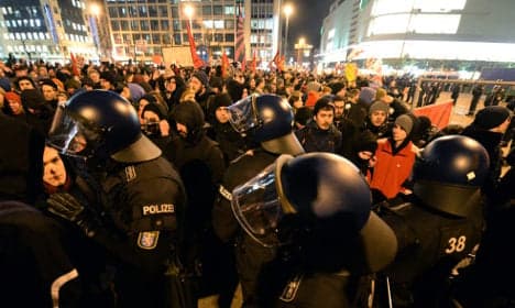 Leftwing activists attack Frankfurt Pegida demo