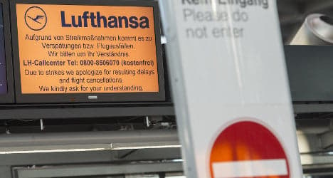 Lufthansa cancels half of long-haul, cargo flights