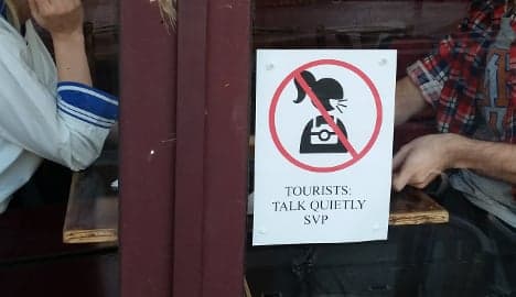 Paris bistros crack down on loud-mouthed tourists