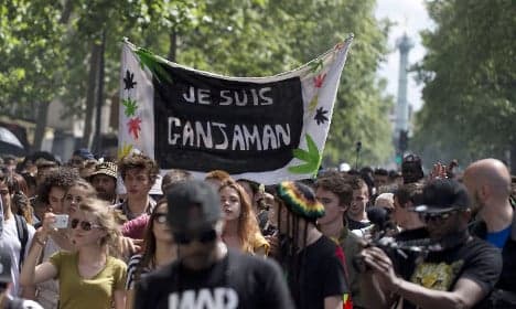 Paris protesters call for fresh cannabis laws