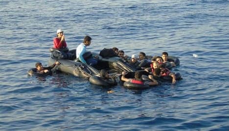 Norwegian rescue boat in Med saves first refugees