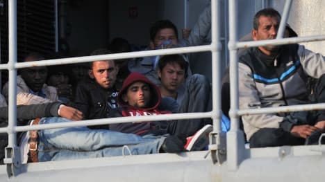 Italian coastguard finds bodies of 12 migrants
